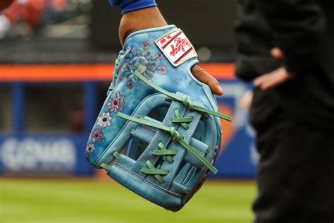 lindor gloves